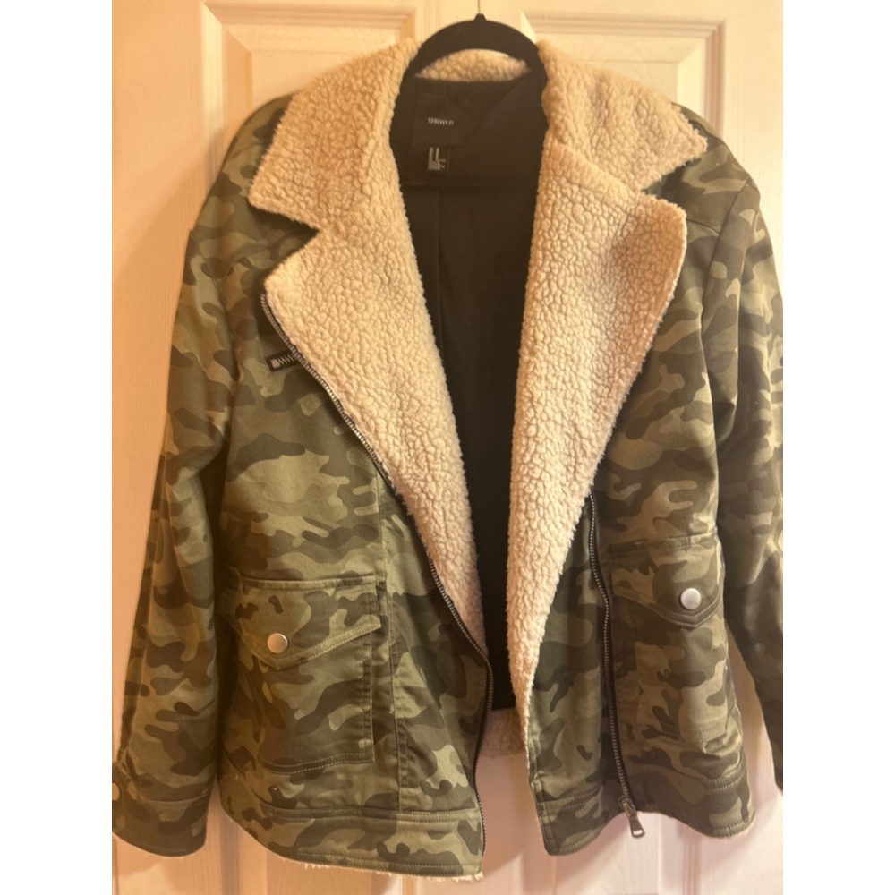 Women's Forever 21 Camo Jacket Size M - Picture 1 of 4